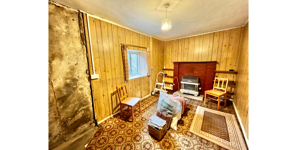 ONLINE TRADITIONAL AUCTION- A 19TH CENTURY THREE DOUBLE BEDROOM, THREE RECEPTION ROOM DETACHED HOUSE SAT IN GROUNDS APPROACHING QUARTER OF AN ACRE