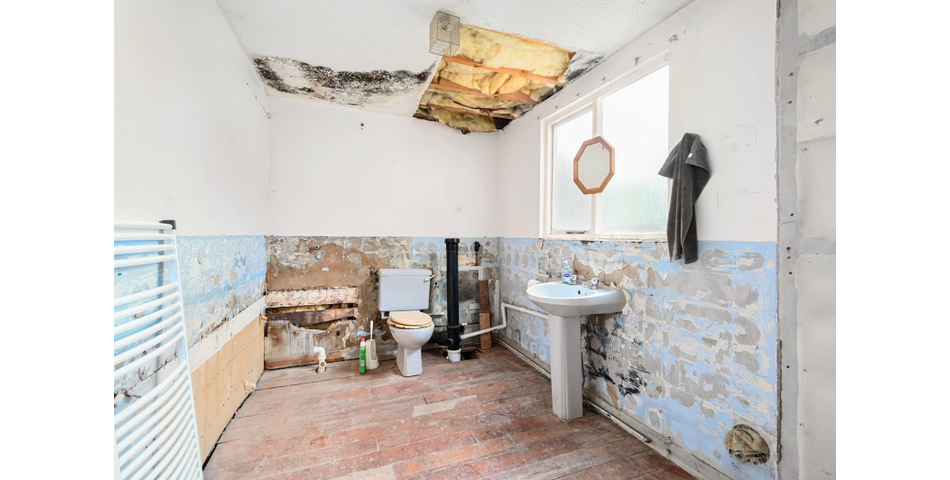 • - Period House In Need of Updating
• - Building Plot With Planning
• -Town Centre Location
• -Popular Coastal Town