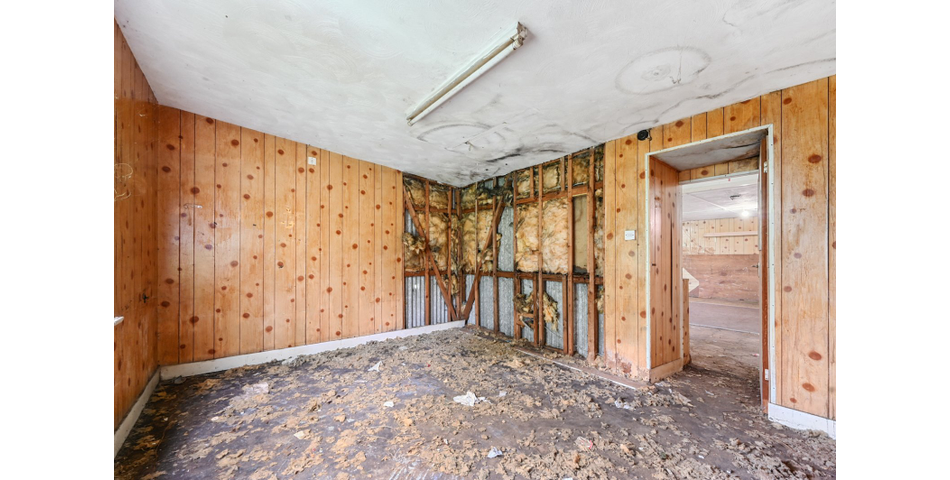 • - Period House In Need of Updating
• - Building Plot With Planning
• -Town Centre Location
• -Popular Coastal Town