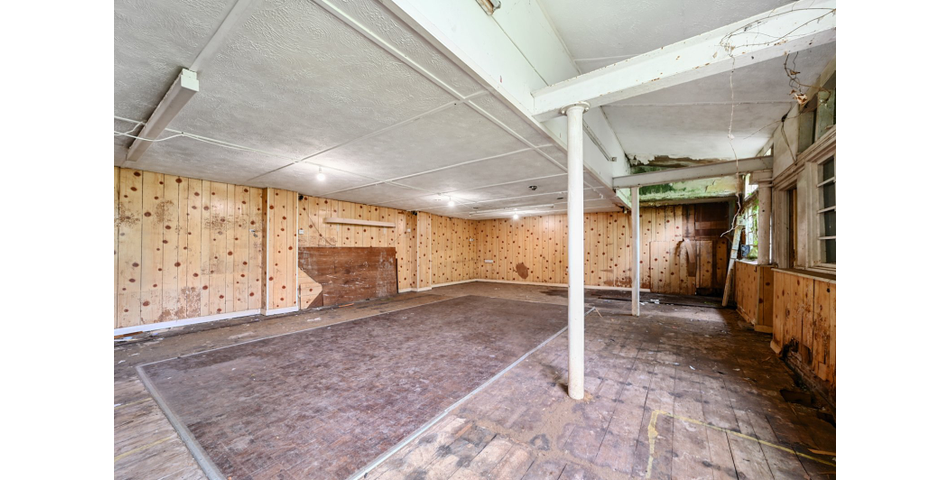 • - Period House In Need of Updating
• - Building Plot With Planning
• -Town Centre Location
• -Popular Coastal Town