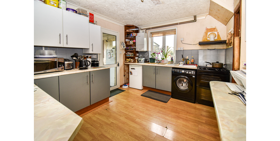  Semi detached family home in Somerton with great scope. This property is for sale by traditional online auction, powered by Bamboo Auctions. FOR FURTHER DETAILS PLEASE GO TO THE KILLENS WEBSITE AND CLICK ON AUCTIONS/ONLINE PROPERTY AUCTIONS