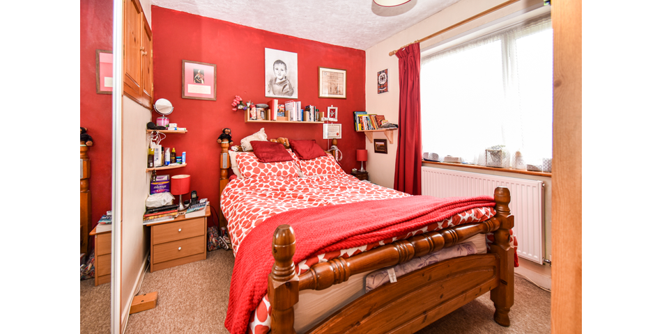  Semi detached family home in Somerton with great scope. This property is for sale by traditional online auction, powered by Bamboo Auctions. FOR FURTHER DETAILS PLEASE GO TO THE KILLENS WEBSITE AND CLICK ON AUCTIONS/ONLINE PROPERTY AUCTIONS