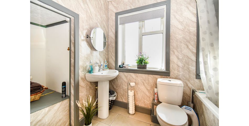  Semi detached family home in Somerton with great scope. This property is for sale by traditional online auction, powered by Bamboo Auctions. FOR FURTHER DETAILS PLEASE GO TO THE KILLENS WEBSITE AND CLICK ON AUCTIONS/ONLINE PROPERTY AUCTIONS