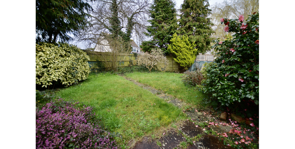 4 bedroom Semi detached house - Horley