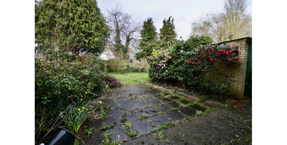 4 bedroom Semi detached house - Horley