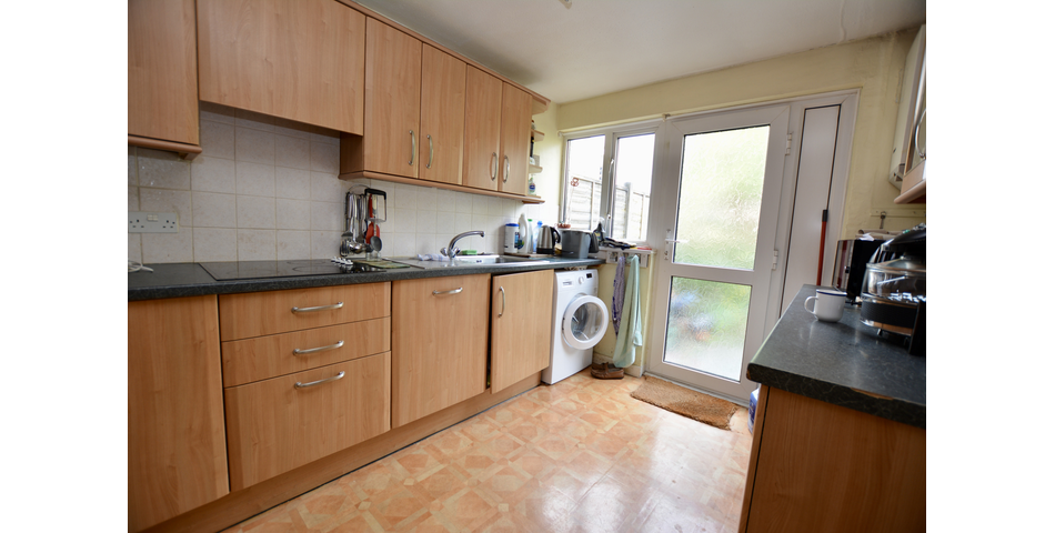 4 bedroom Semi detached house - Horley