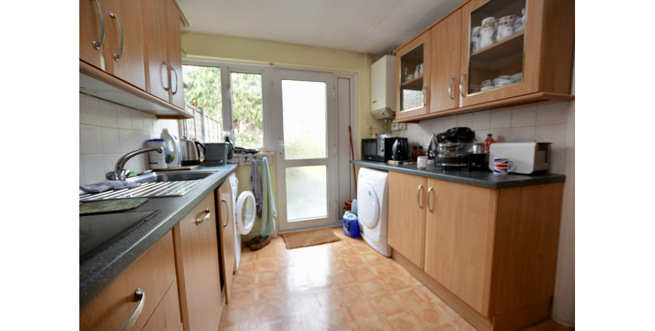 4 bedroom Semi detached house - Horley