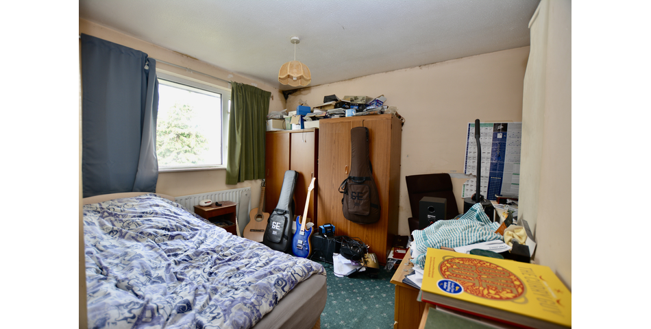 4 bedroom Semi detached house - Horley