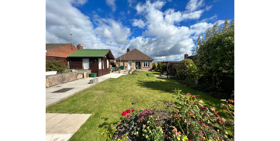 TWO DOUBLE BEDROOM DETACHED BUNGALOW WITH PLANNING CONSENT FOR  PARKING BAY AND A LARGE OPEN LOFT SPACE