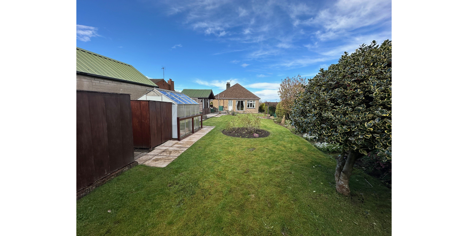 TWO DOUBLE BEDROOM DETACHED BUNGALOW WITH PLANNING CONSENT FOR  PARKING BAY AND A LARGE OPEN LOFT SPACE