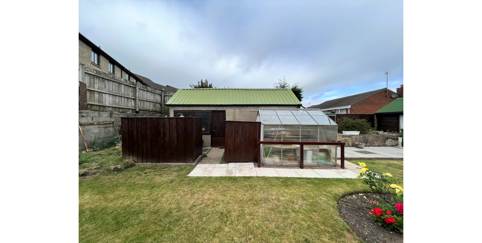 TWO DOUBLE BEDROOM DETACHED BUNGALOW WITH PLANNING CONSENT FOR  PARKING BAY AND A LARGE OPEN LOFT SPACE