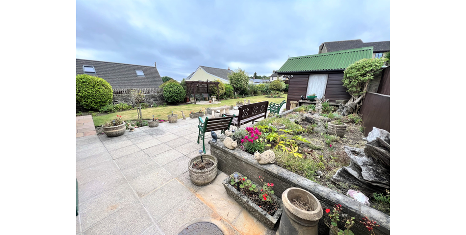 TWO DOUBLE BEDROOM DETACHED BUNGALOW WITH PLANNING CONSENT FOR  PARKING BAY AND A LARGE OPEN LOFT SPACE