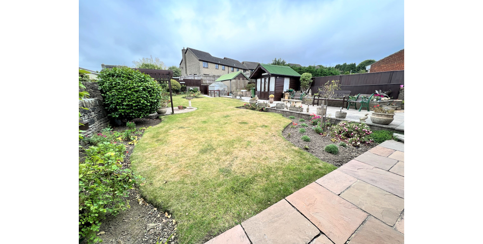 TWO DOUBLE BEDROOM DETACHED BUNGALOW WITH PLANNING CONSENT FOR  PARKING BAY AND A LARGE OPEN LOFT SPACE