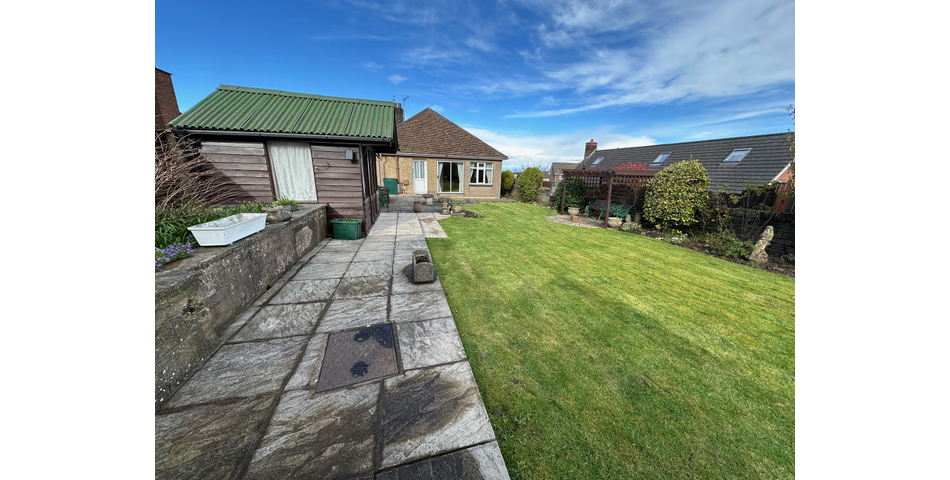 TWO DOUBLE BEDROOM DETACHED BUNGALOW WITH PLANNING CONSENT FOR  PARKING BAY AND A LARGE OPEN LOFT SPACE