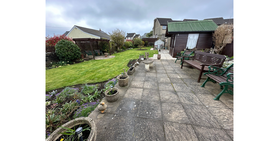 TWO DOUBLE BEDROOM DETACHED BUNGALOW WITH PLANNING CONSENT FOR  PARKING BAY AND A LARGE OPEN LOFT SPACE