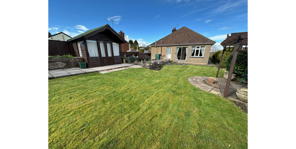 TWO DOUBLE BEDROOM DETACHED BUNGALOW WITH PLANNING CONSENT FOR  PARKING BAY AND A LARGE OPEN LOFT SPACE