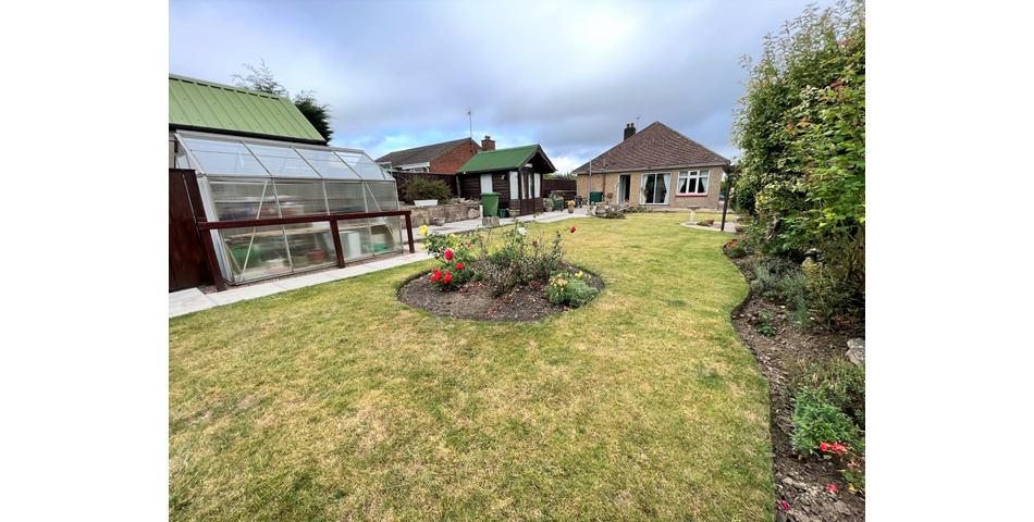 TWO DOUBLE BEDROOM DETACHED BUNGALOW WITH PLANNING CONSENT FOR  PARKING BAY AND A LARGE OPEN LOFT SPACE