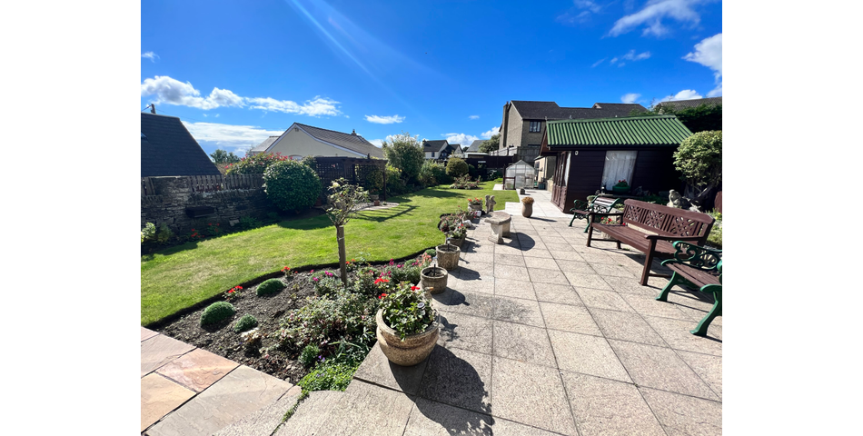 TWO DOUBLE BEDROOM DETACHED BUNGALOW WITH PLANNING CONSENT FOR  PARKING BAY AND A LARGE OPEN LOFT SPACE