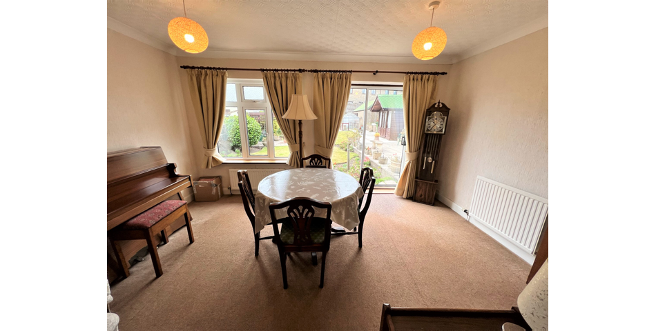 TWO DOUBLE BEDROOM DETACHED BUNGALOW WITH PLANNING CONSENT FOR  PARKING BAY AND A LARGE OPEN LOFT SPACE