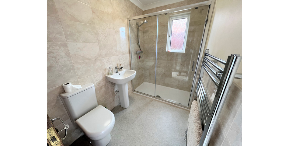 TWO DOUBLE BEDROOM DETACHED BUNGALOW WITH PLANNING CONSENT FOR  PARKING BAY AND A LARGE OPEN LOFT SPACE