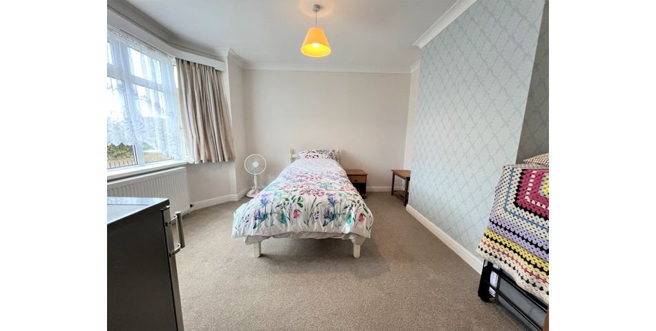 TWO DOUBLE BEDROOM DETACHED BUNGALOW WITH PLANNING CONSENT FOR  PARKING BAY AND A LARGE OPEN LOFT SPACE