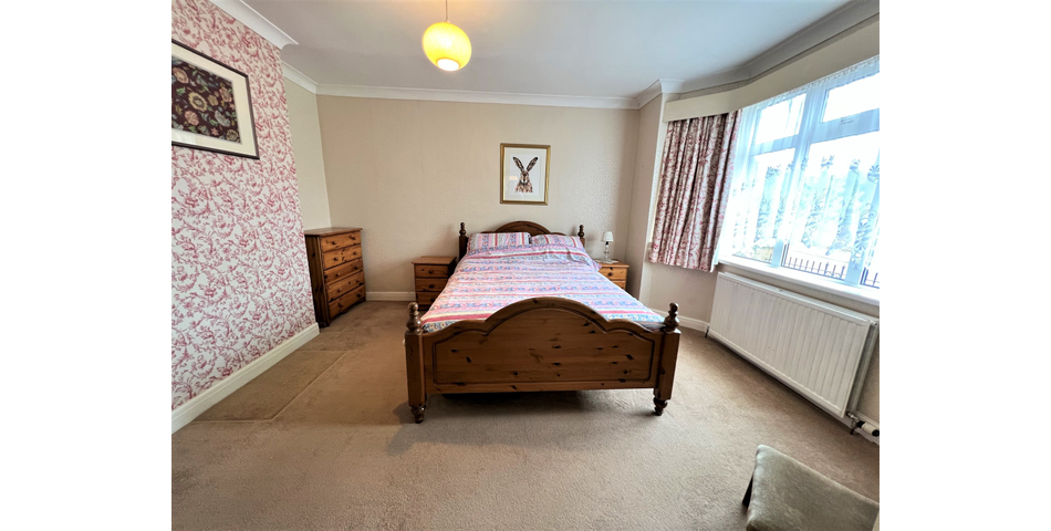 TWO DOUBLE BEDROOM DETACHED BUNGALOW WITH PLANNING CONSENT FOR  PARKING BAY AND A LARGE OPEN LOFT SPACE