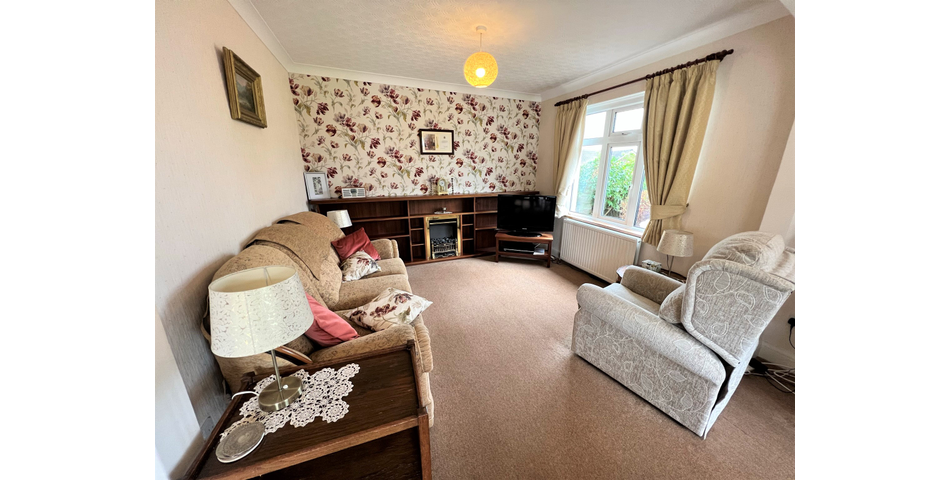 TWO DOUBLE BEDROOM DETACHED BUNGALOW WITH PLANNING CONSENT FOR  PARKING BAY AND A LARGE OPEN LOFT SPACE