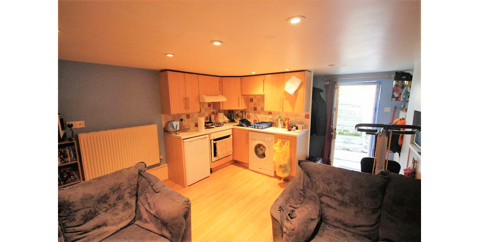 ONE BEDROOM BASEMENT FLAT 