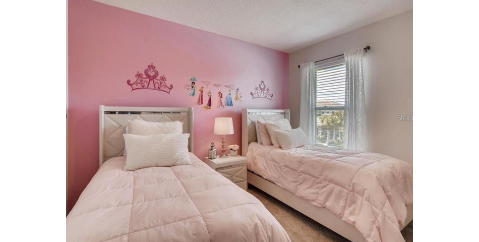 GLORIOUS 6 BEDROOM PROPERTY