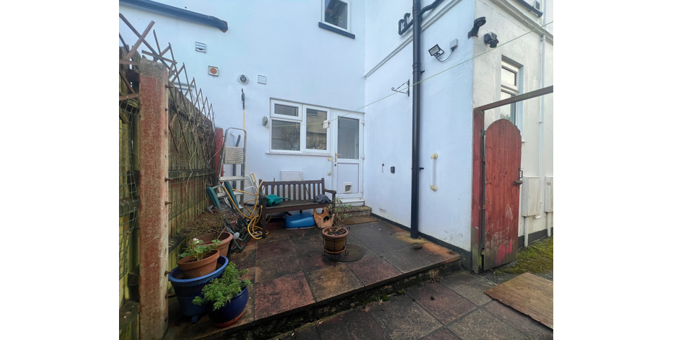 PROBATE SALE REQUIRING MODERNISATION - LOWER PARKSTONE, POOLE
