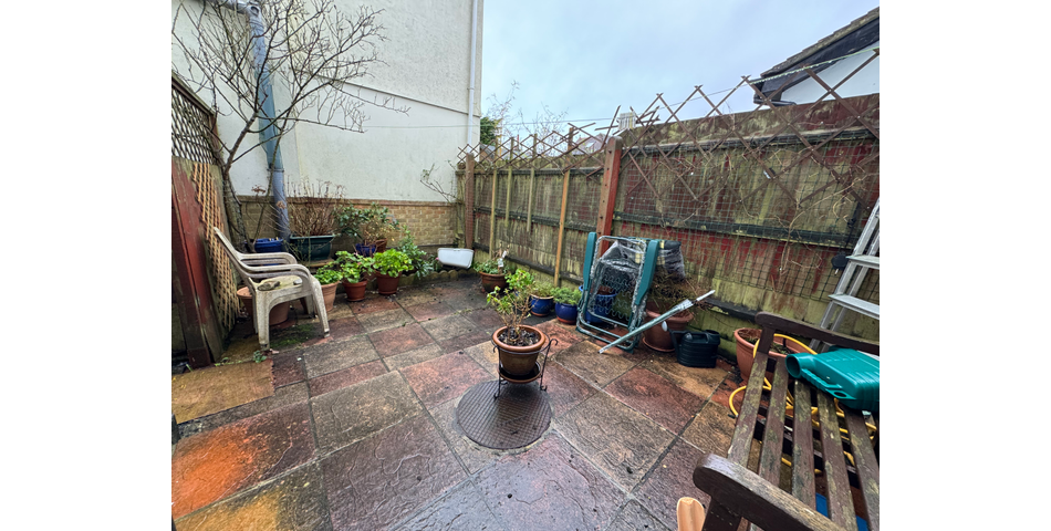 PROBATE SALE REQUIRING MODERNISATION - LOWER PARKSTONE, POOLE