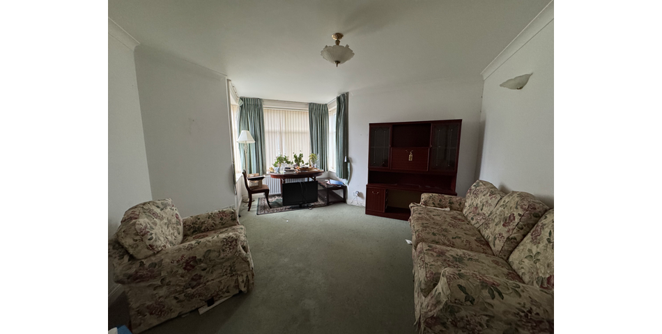 PROBATE SALE REQUIRING MODERNISATION - LOWER PARKSTONE, POOLE