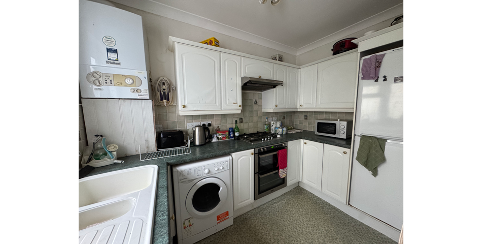 PROBATE SALE REQUIRING MODERNISATION - LOWER PARKSTONE, POOLE