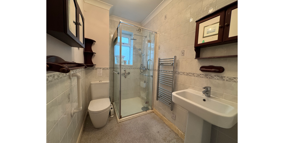 PROBATE SALE REQUIRING MODERNISATION - LOWER PARKSTONE, POOLE