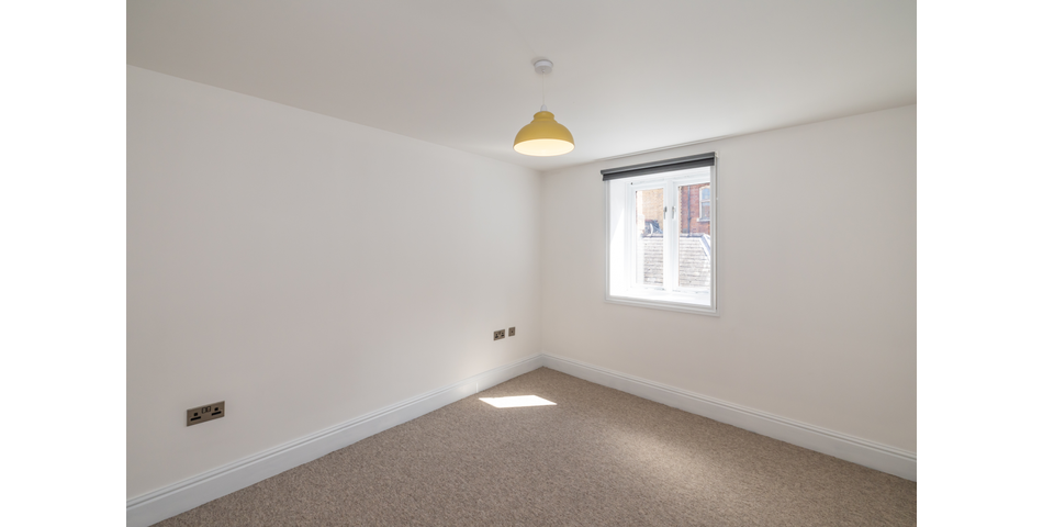 A four bedroom townhouse ideal for a HMO, located in the center of Worcester city Centre 