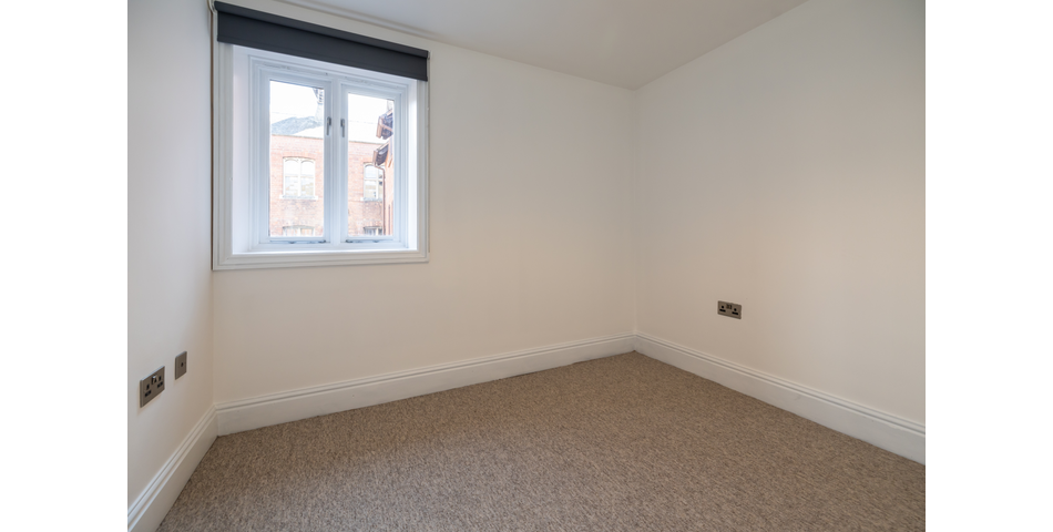 A four bedroom townhouse ideal for a HMO, located in the center of Worcester city Centre 