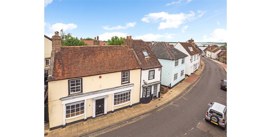 Delightful listed property requiring restoration