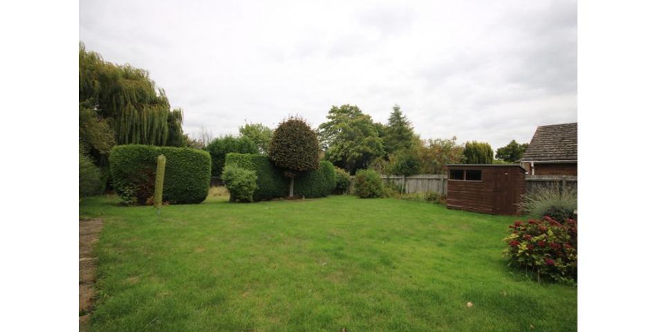 Two Bedroom Detatched Bungalow On A Large Plot In The Centre Of Oakham