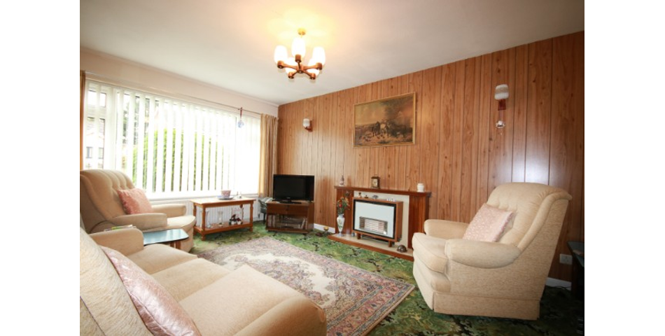 Two Bedroom Detatched Bungalow On A Large Plot In The Centre Of Oakham