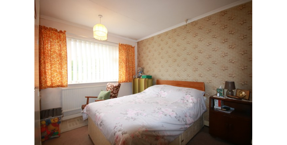 Two Bedroom Detatched Bungalow On A Large Plot In The Centre Of Oakham