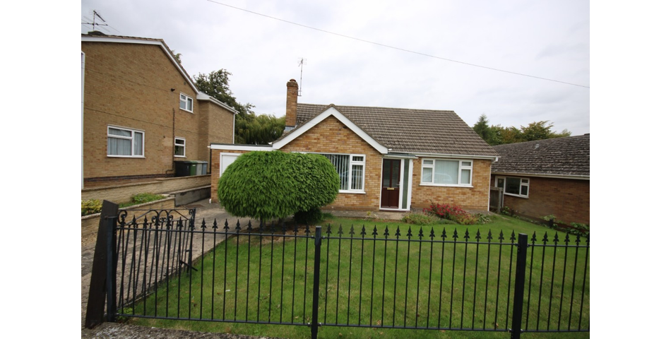 Two Bedroom Detatched Bungalow On A Large Plot In The Centre Of Oakham
