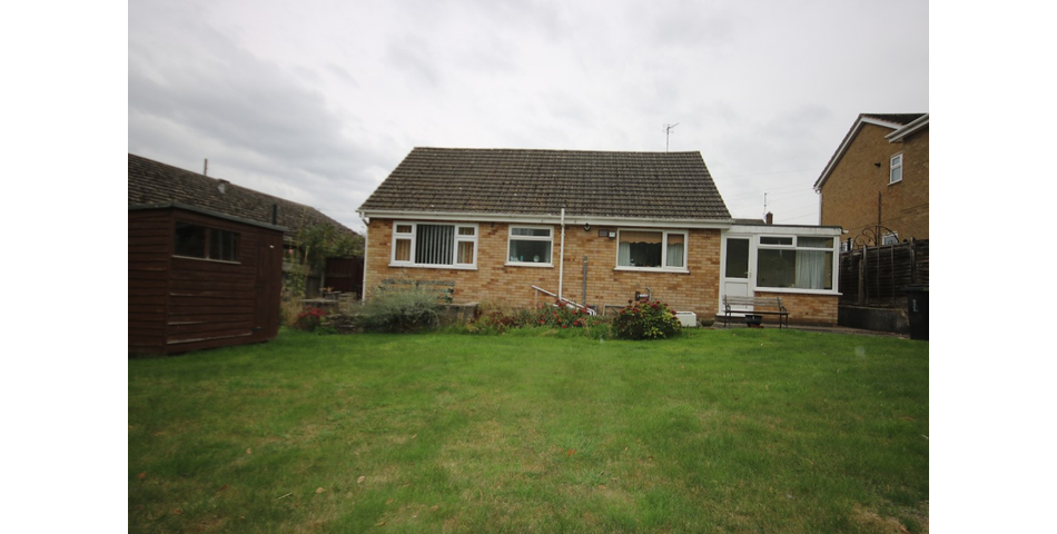 Two Bedroom Detatched Bungalow On A Large Plot In The Centre Of Oakham
