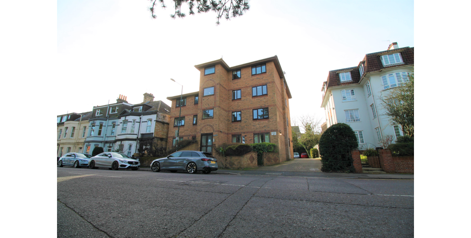 Two double bedroom ground floor apartment 