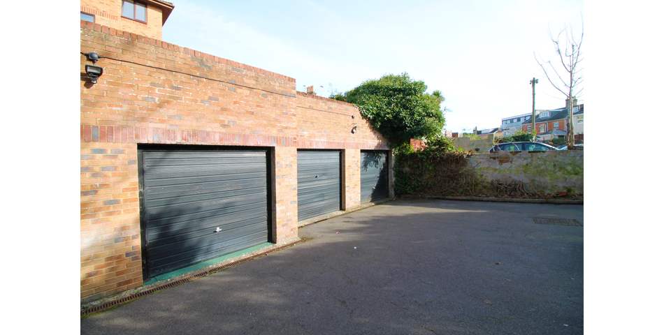 Two double bedroom ground floor apartment 