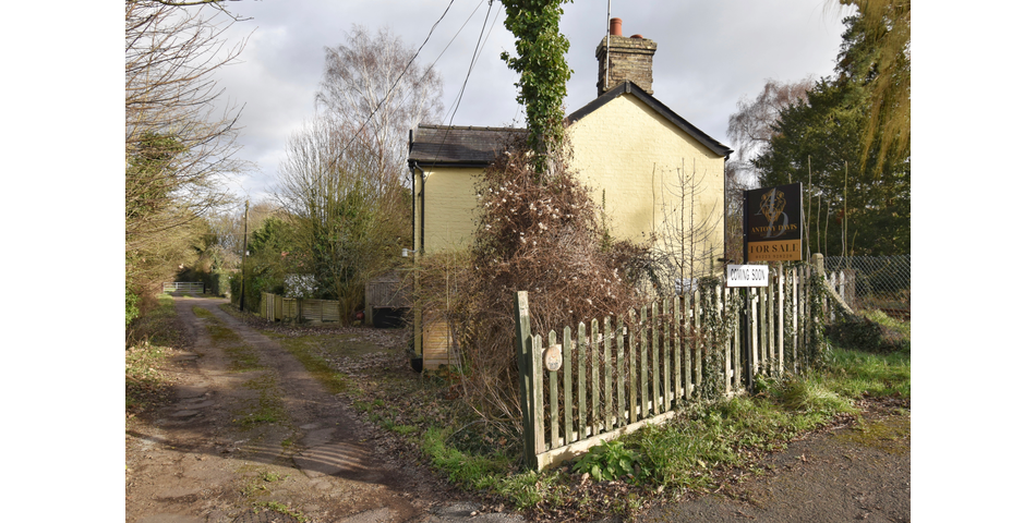 3 Bedroom Cottage with Large Plot