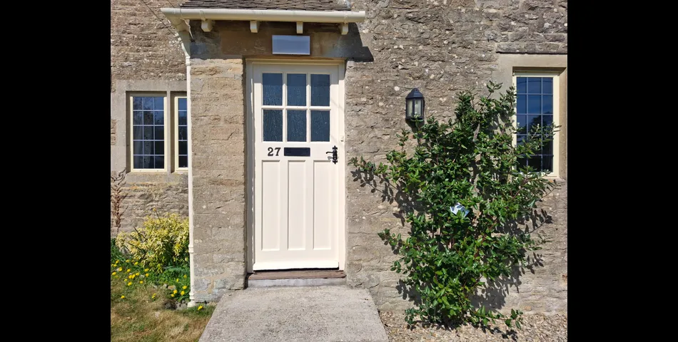 27 Hatherop Road