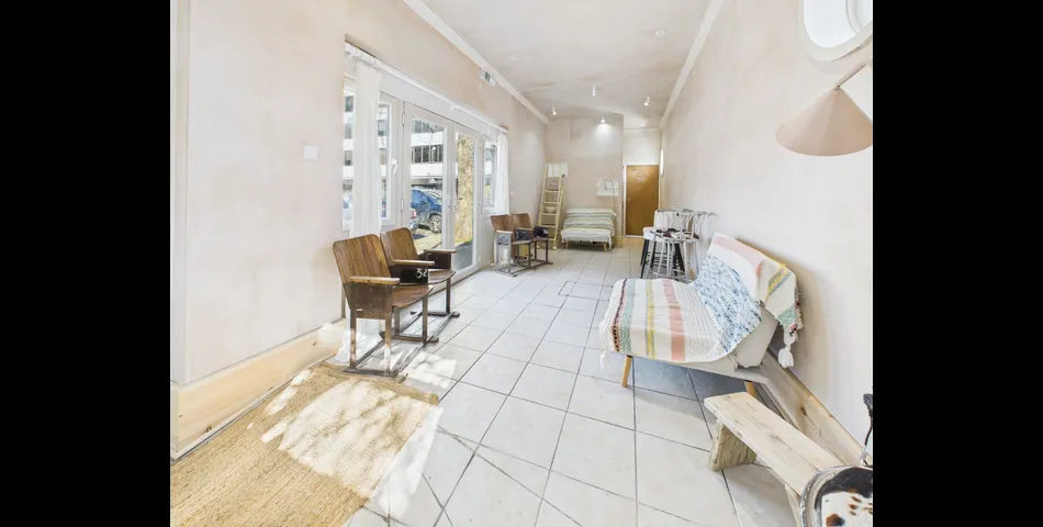 A TRULY UNIQUE FREEHOLD TOWN CENTRE DETACHED PROPERTY - AUCTION CLOSES 12NOON MONDAY 9TH JUNE