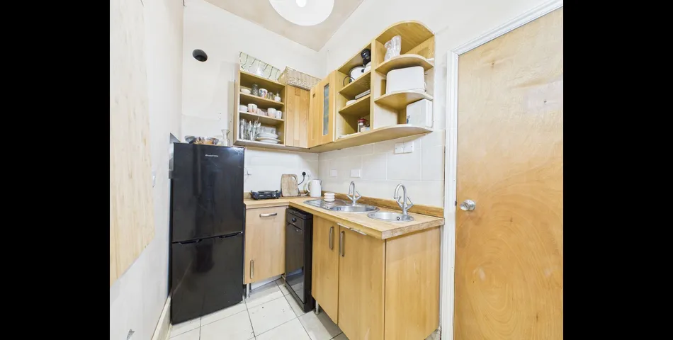 A TRULY UNIQUE FREEHOLD TOWN CENTRE DETACHED PROPERTY - AUCTION CLOSES 12NOON MONDAY 9TH JUNE