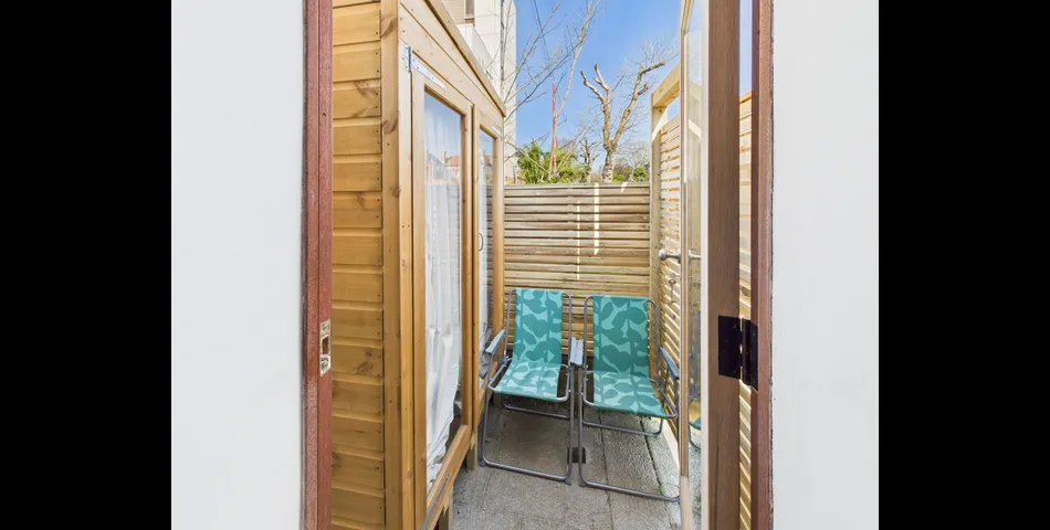 A TRULY UNIQUE FREEHOLD TOWN CENTRE DETACHED PROPERTY - AUCTION CLOSES 12NOON MONDAY 9TH JUNE