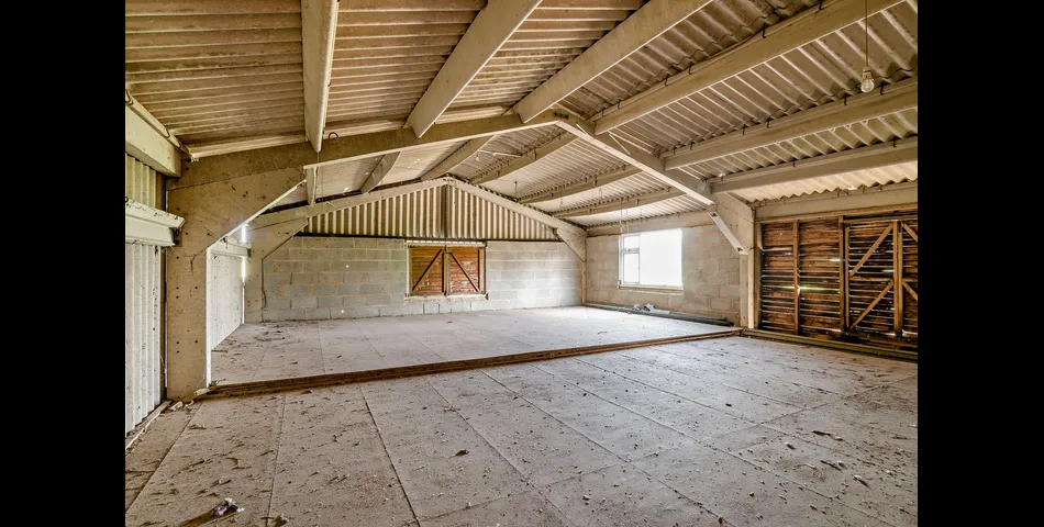 Lot 2 of 2 – Barn, stables, and 3.5 acres in Ombersley, with Class Q consent to convert into a four bedroom home.